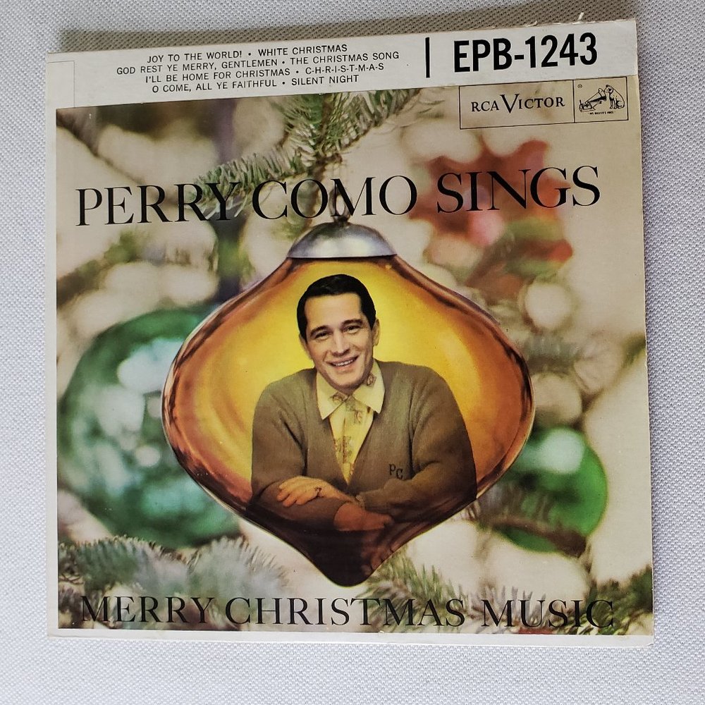 Perry Como Sings Merry Christmas Music Extended Play  Double 45 Set RCA Victor